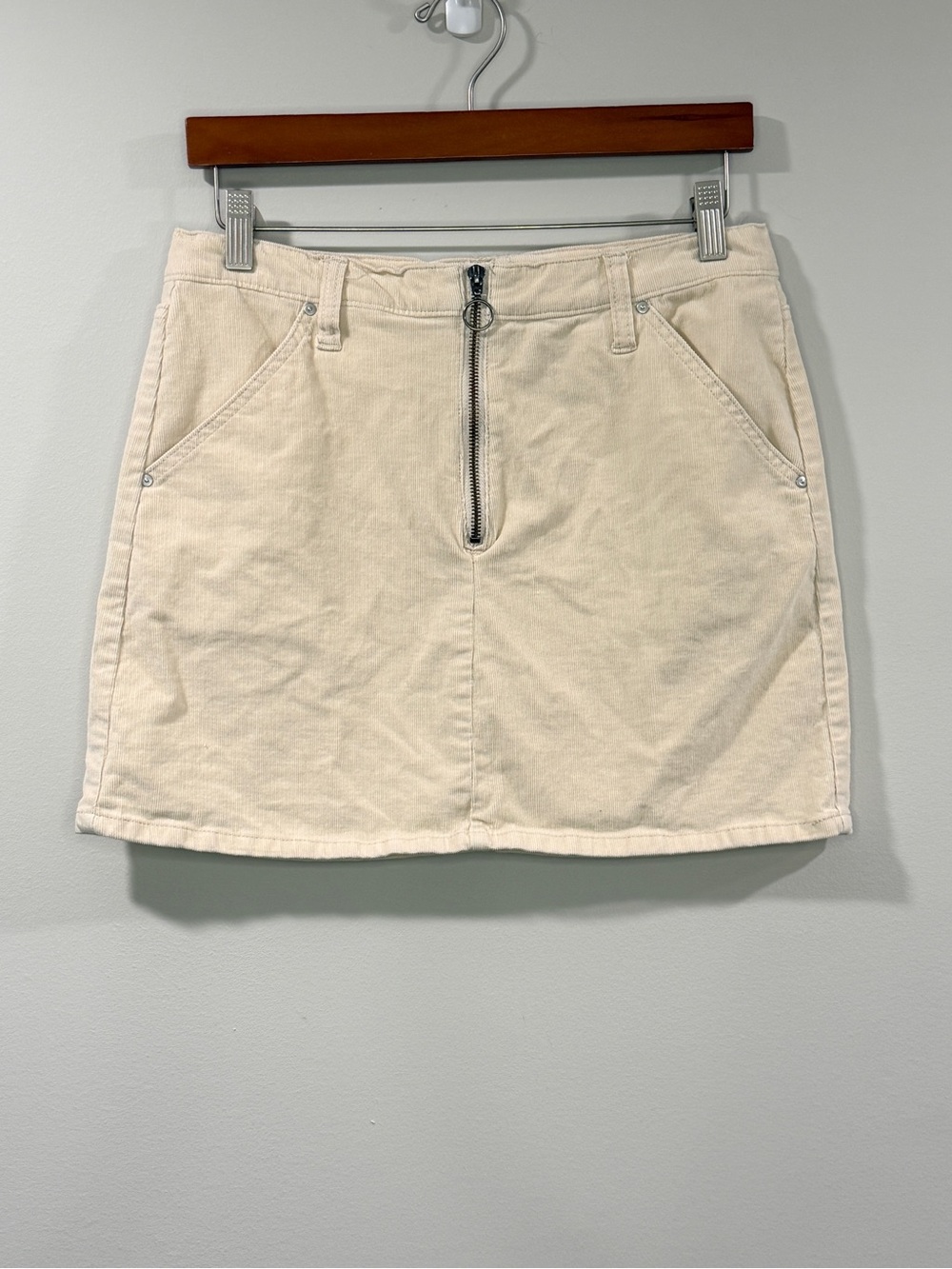 Sky and Sparrow Women’s Juniors Cream Corduroy Mini Skirt with Front Zip Size 11